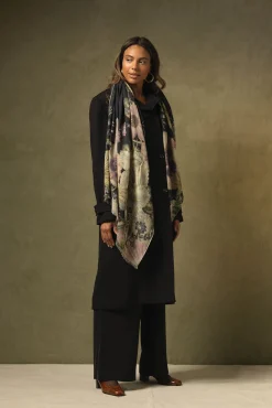 Daisy Black Wool Scarf