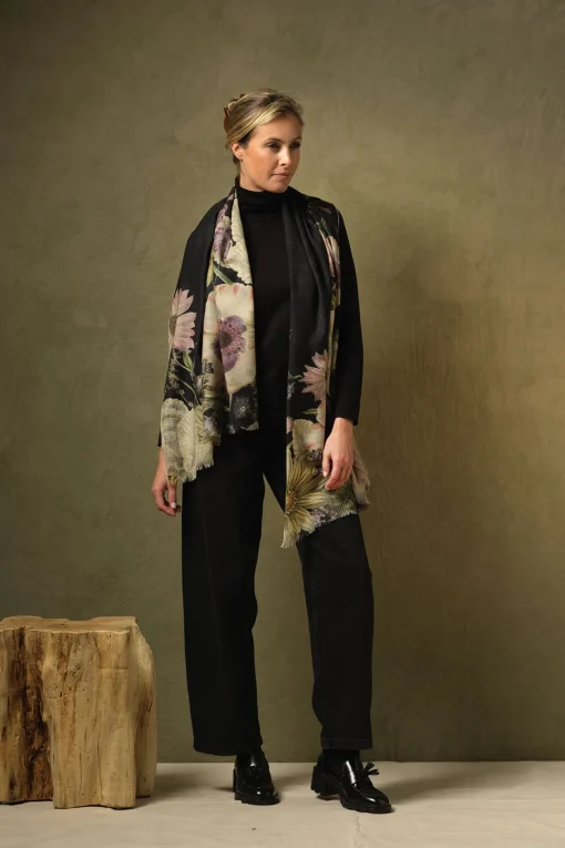 Daisy Black Wool Scarf