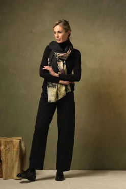Daisy Black Wool Scarf