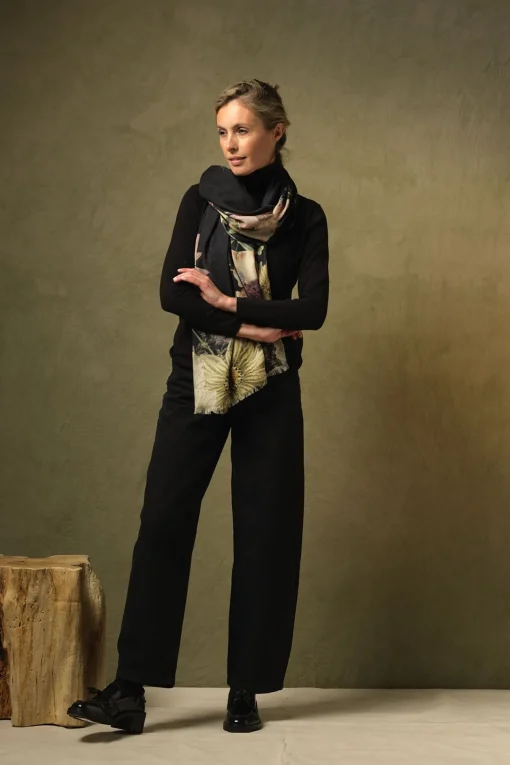 Daisy Black Wool Scarf