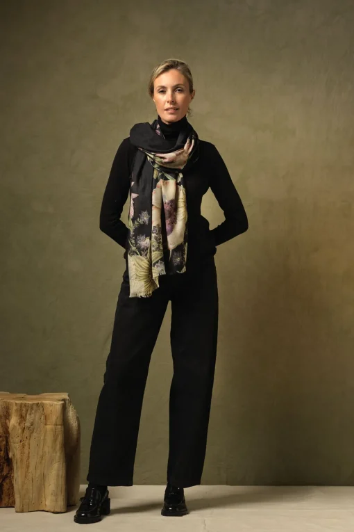 Daisy Black Wool Scarf