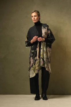 Daisy Black Wool Throwover