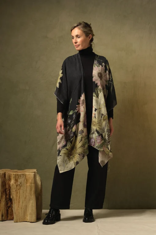 Daisy Black Wool Throwover