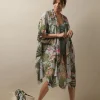 Eccentric Blooms Putty Throwover