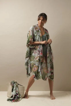 Eccentric Blooms Putty Throwover