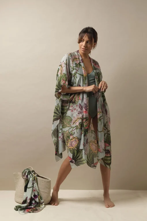 Eccentric Blooms Putty Throwover