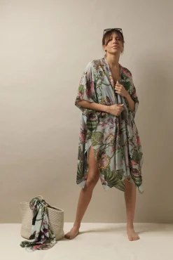 Eccentric Blooms Putty Throwover