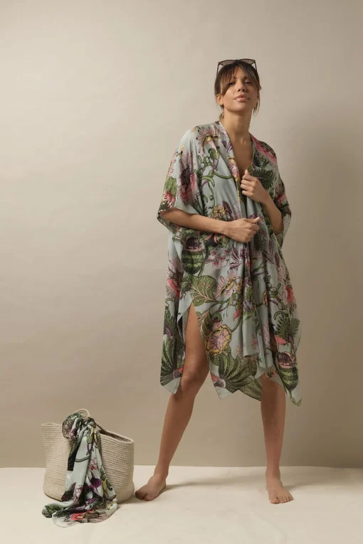 Eccentric Blooms Putty Throwover