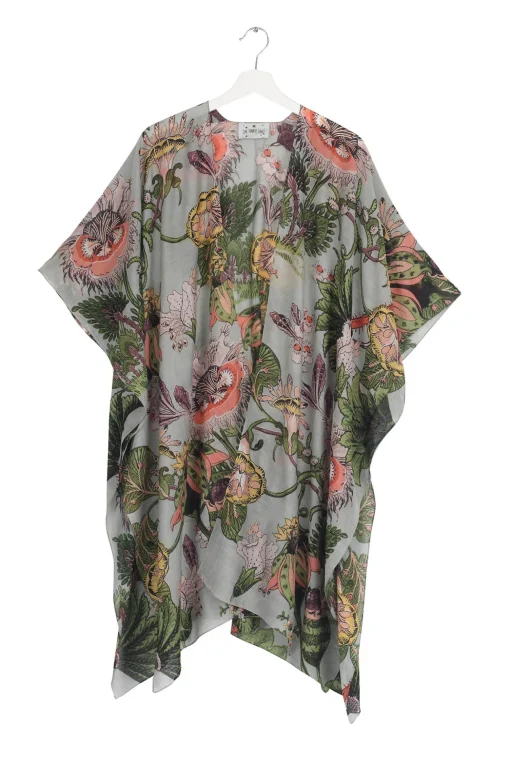 Eccentric Blooms Putty Throwover