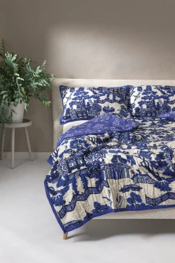 Giant Willow Blue Bedspread