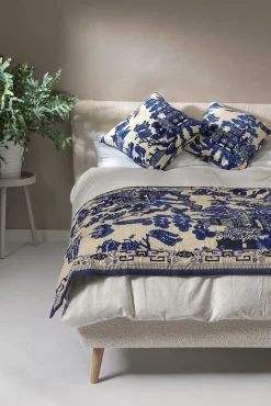Giant Willow Blue Velvet Throw