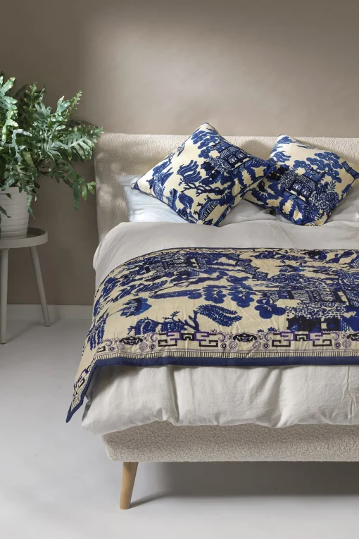 Giant Willow Blue Velvet Throw