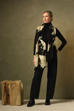 Stork Black Wool Scarf